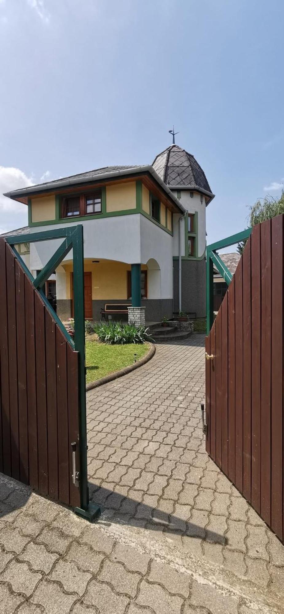 Strigonia Apartman 艾斯特根 外观 照片